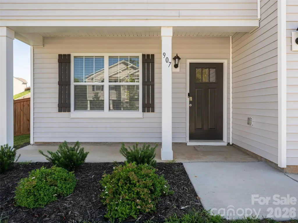 907 Newport Court Asheville NC 28806