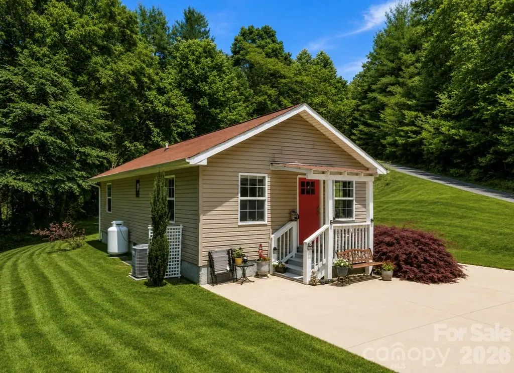 54 Thad Johnson Road Saluda NC 28773