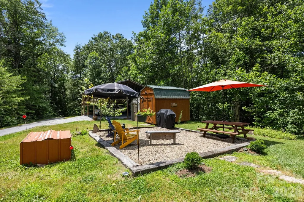 54 Thad Johnson Road Saluda NC 28773