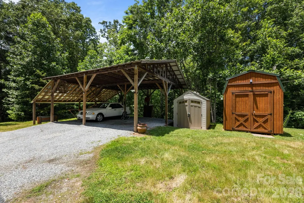 54 Thad Johnson Road Saluda NC 28773