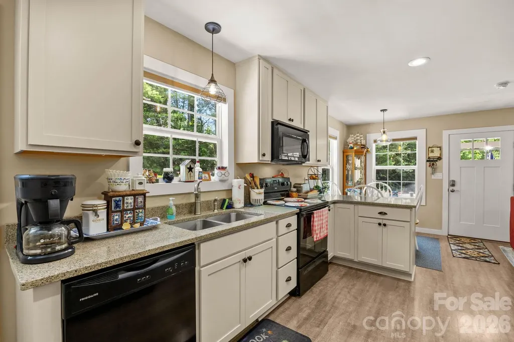 54 Thad Johnson Road Saluda NC 28773