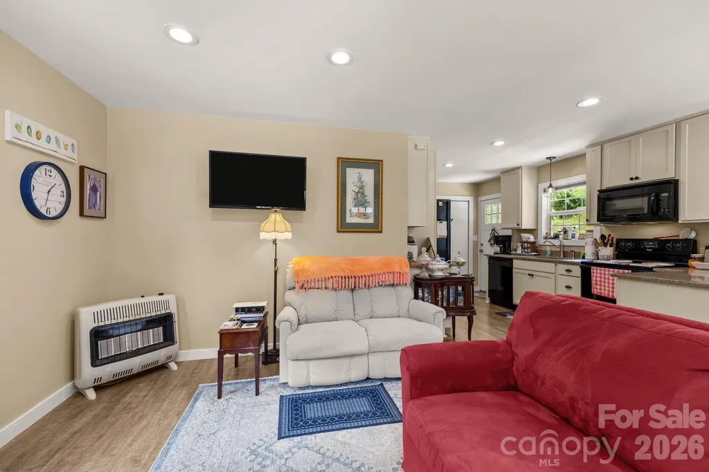 54 Thad Johnson Road Saluda NC 28773