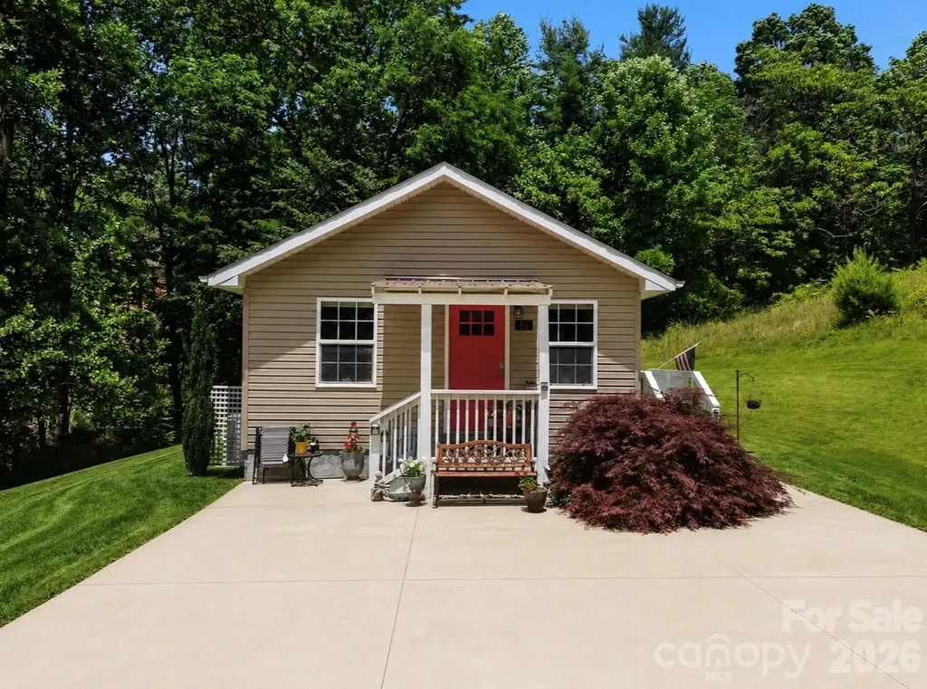 54 Thad Johnson Road Saluda NC 28773