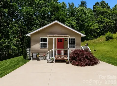 54 Thad Johnson Road Saluda NC 28773