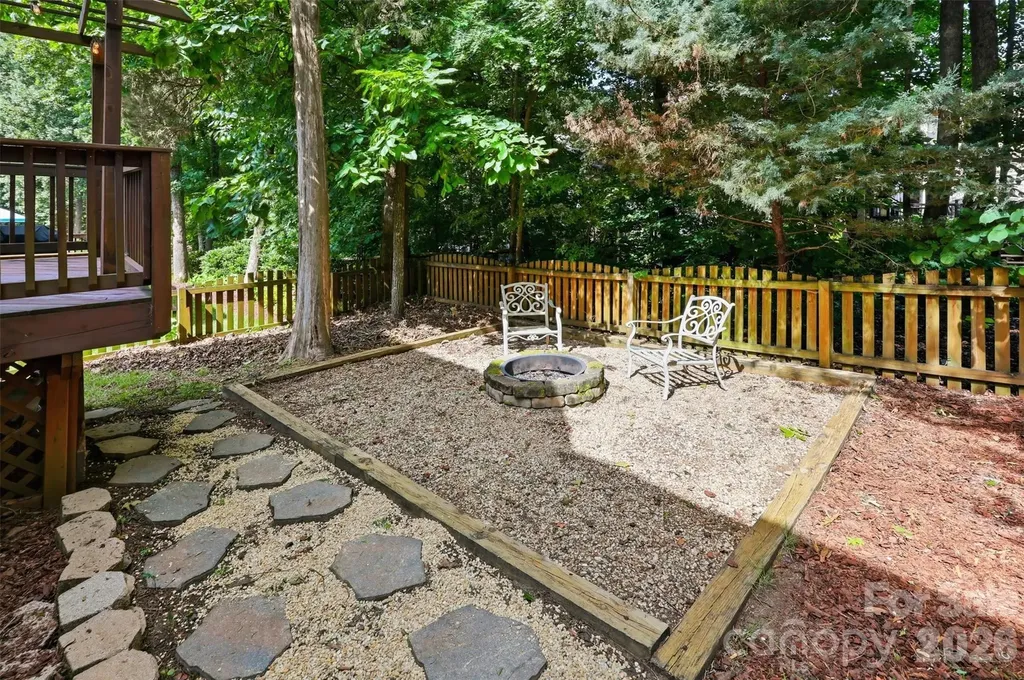 6832 Charter Hills Road Charlotte NC 28277