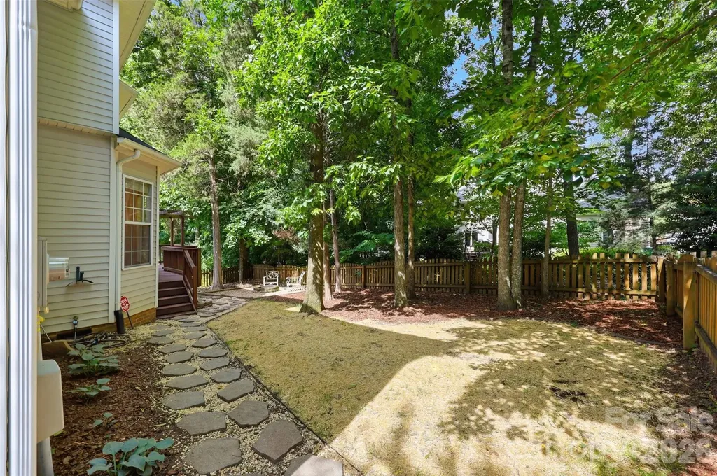 6832 Charter Hills Road Charlotte NC 28277