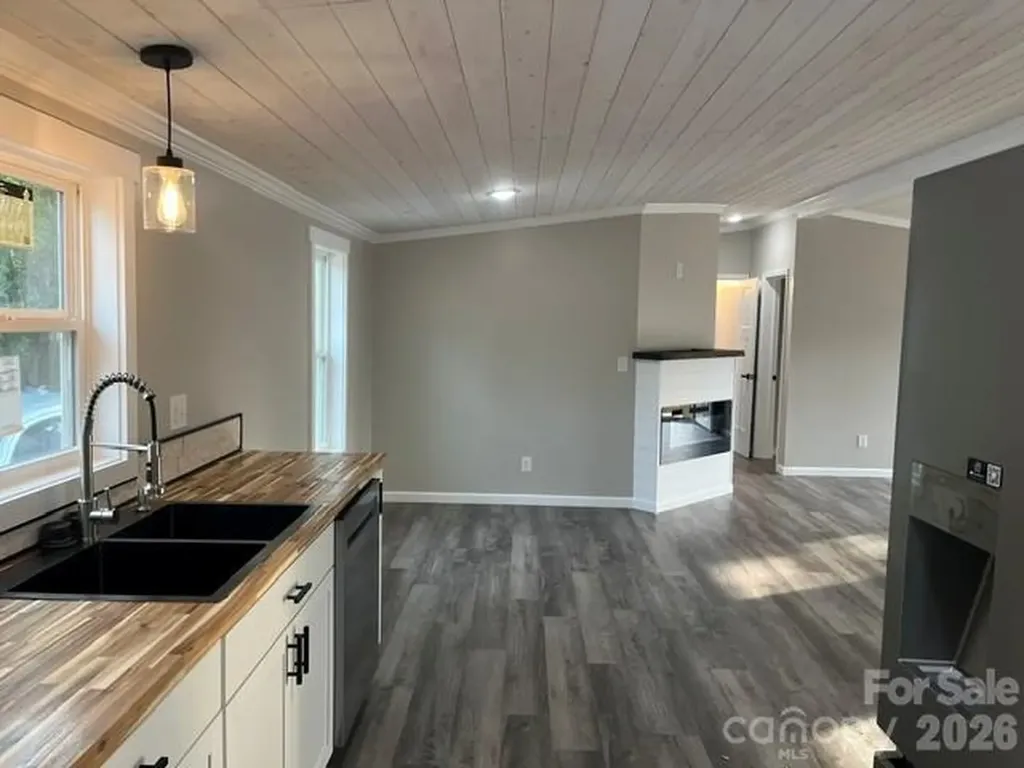 204 A L Fox Road Taylorsville NC 28681