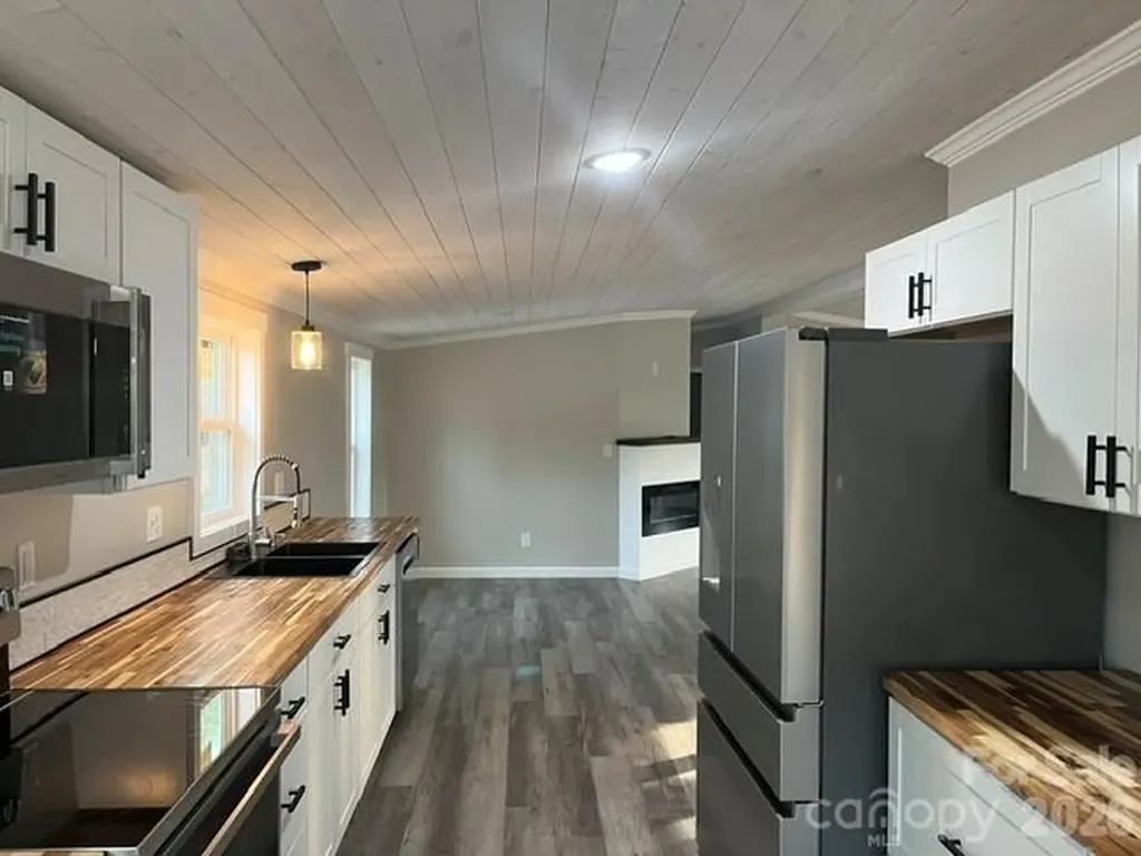 204 A L Fox Road Taylorsville NC 28681