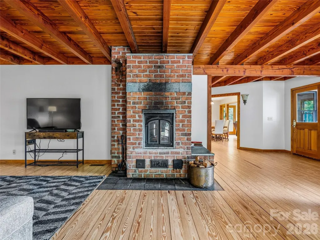 1856 Lickskillet Road Burnsville NC 28714