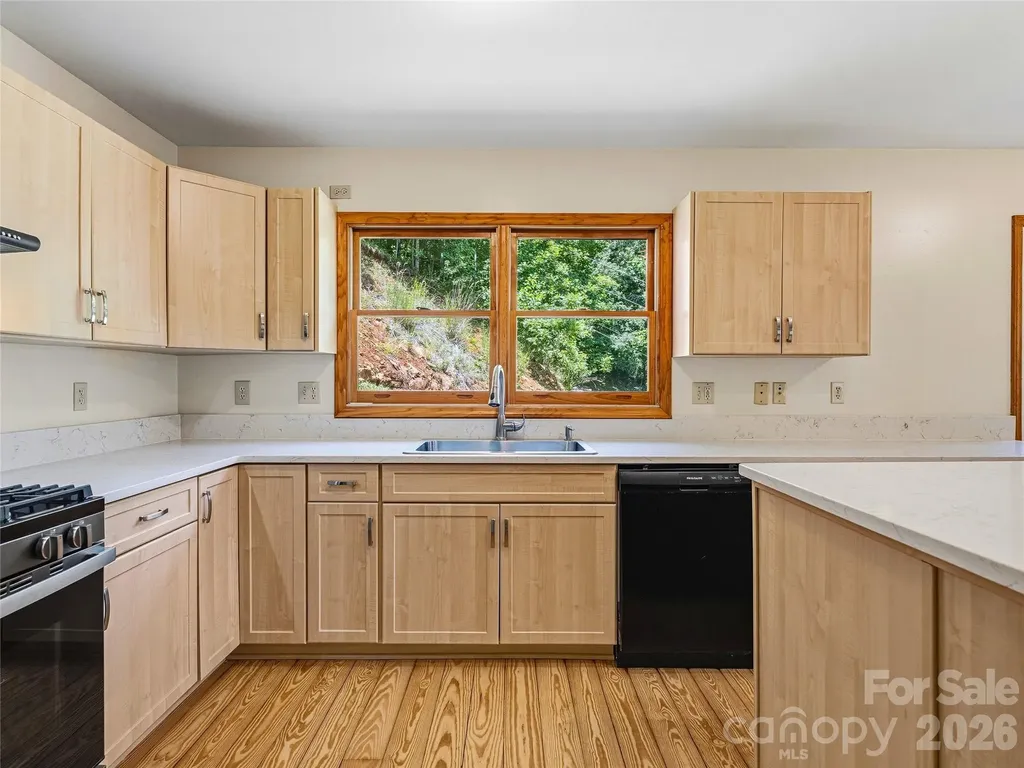 1856 Lickskillet Road Burnsville NC 28714