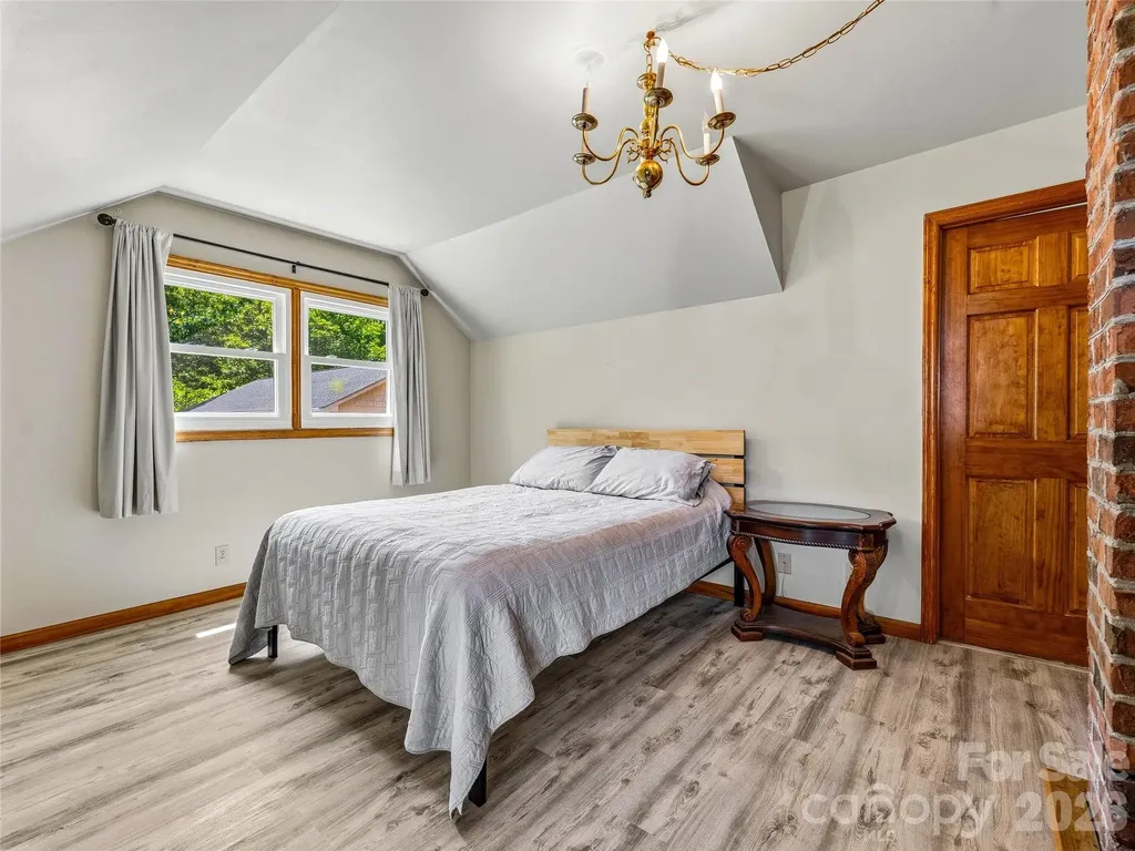 1856 Lickskillet Road Burnsville NC 28714