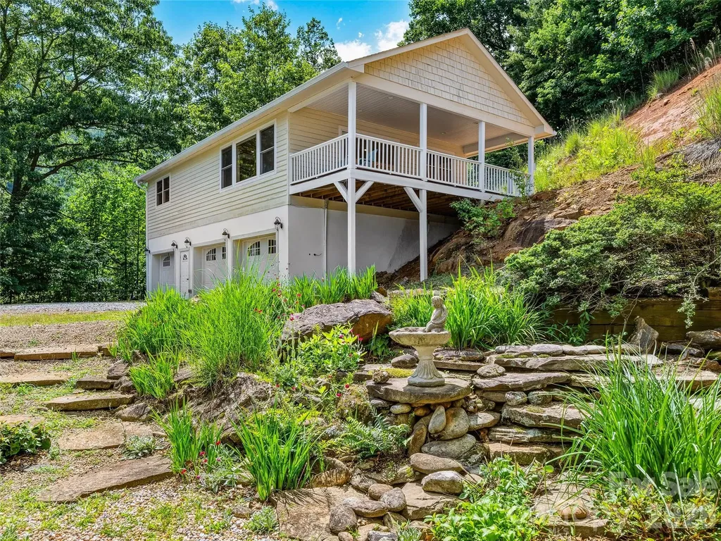 1856 Lickskillet Road Burnsville NC 28714