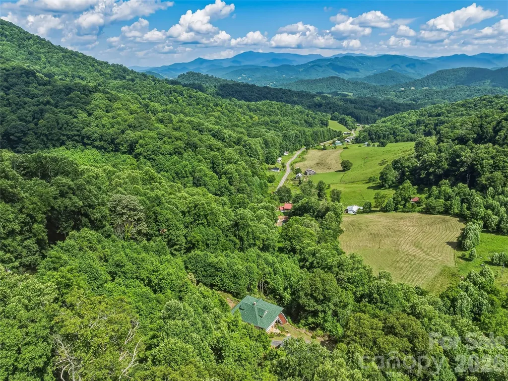 1856 Lickskillet Road Burnsville NC 28714