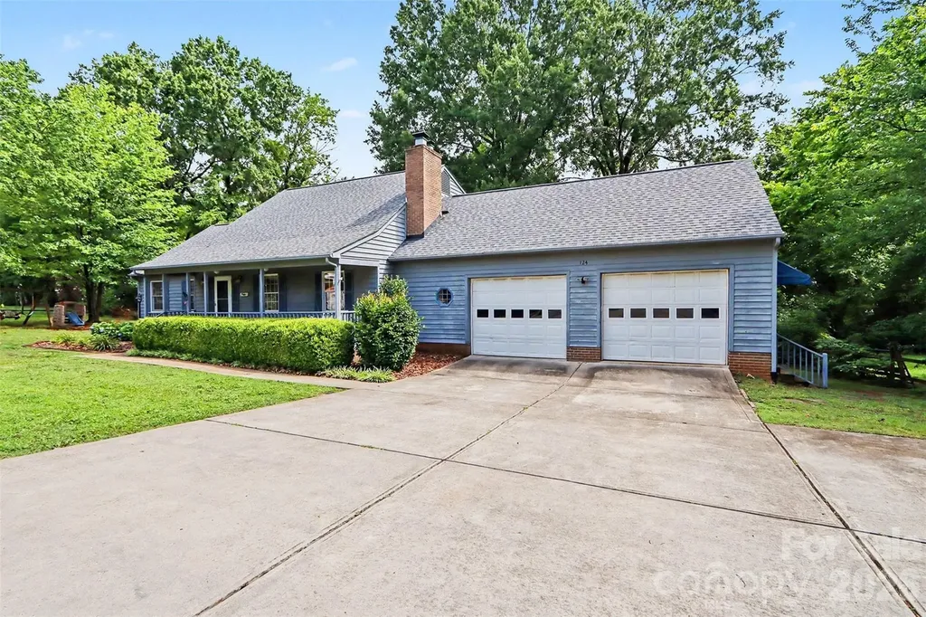 124 E Catawba Avenue Mooresville NC 28115