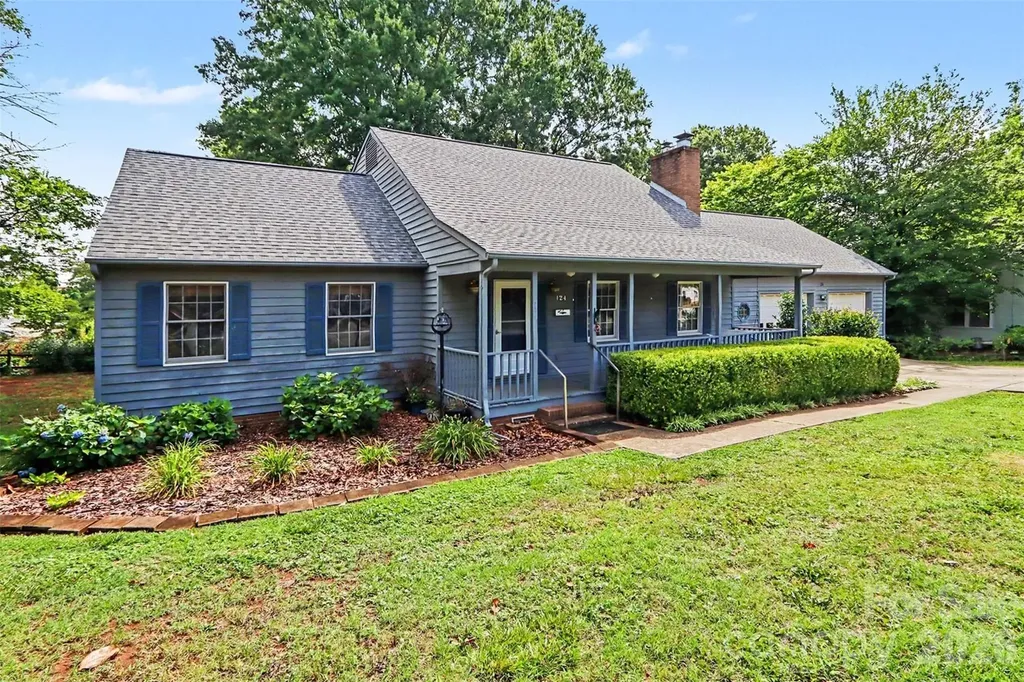 124 E Catawba Avenue Mooresville NC 28115