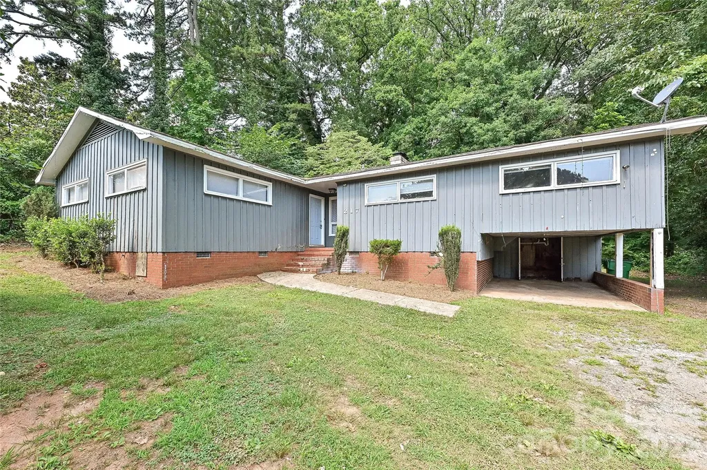 217 Bennett Street Charlotte NC 28213