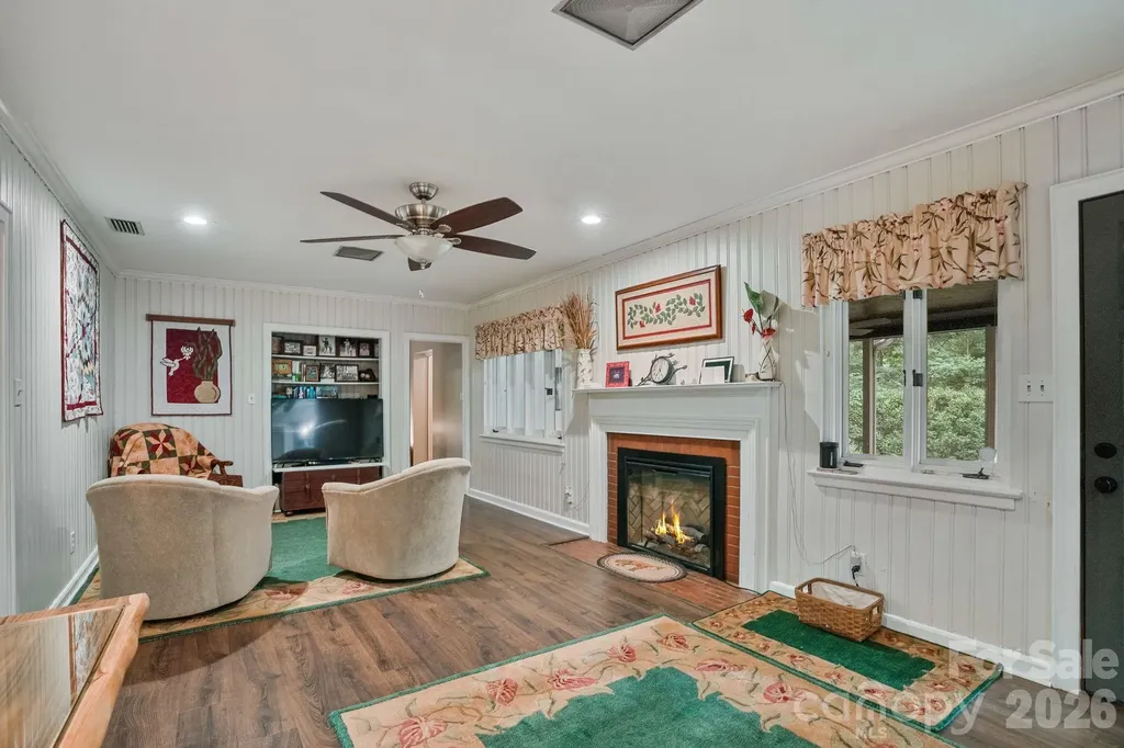 560 11th Avenue Circle NW Hickory NC 28601