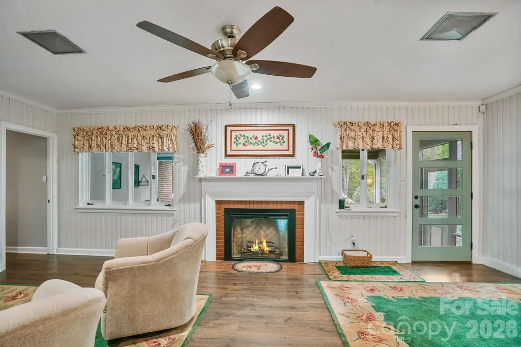 560 11th Avenue Circle NW Hickory NC 28601