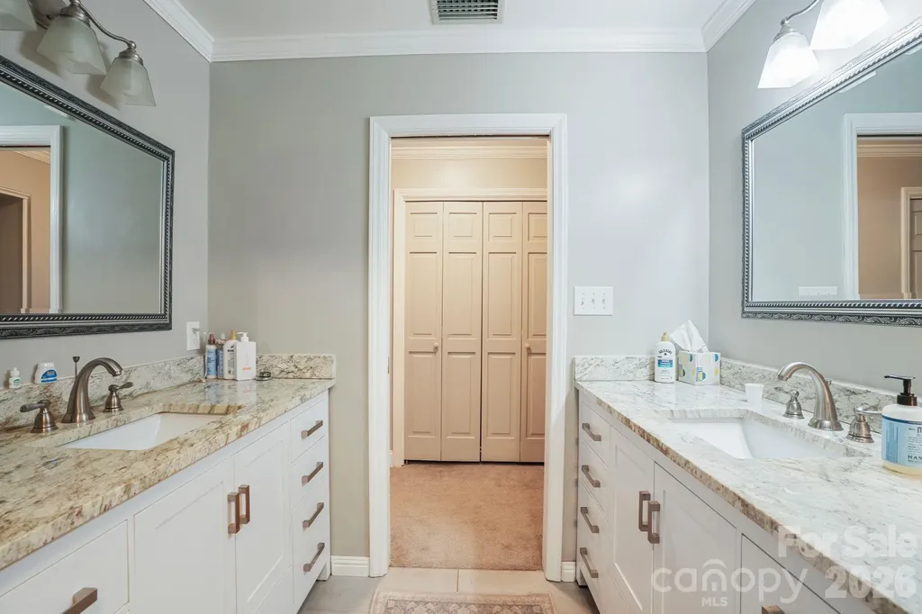 560 11th Avenue Circle NW Hickory NC 28601