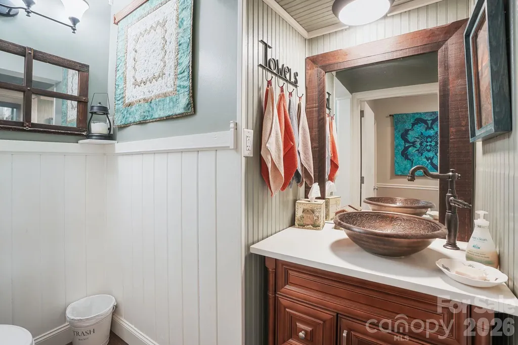 560 11th Avenue Circle NW Hickory NC 28601