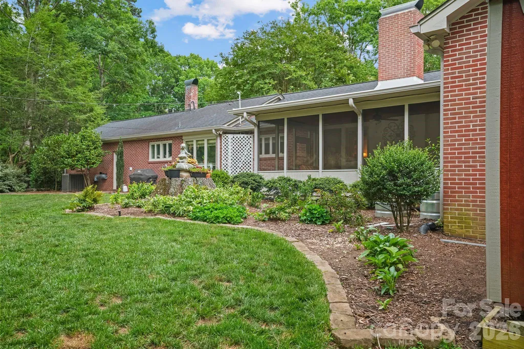560 11th Avenue Circle NW Hickory NC 28601