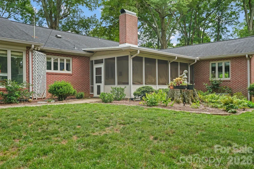 560 11th Avenue Circle NW Hickory NC 28601