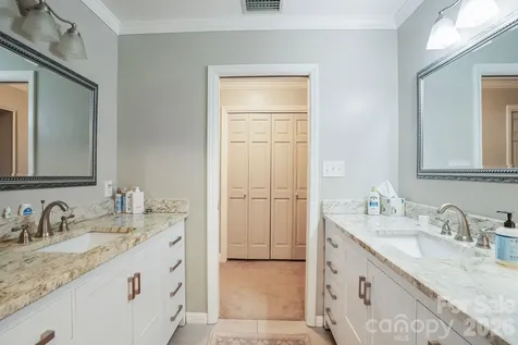 560 11th Avenue Circle NW Hickory NC 28601