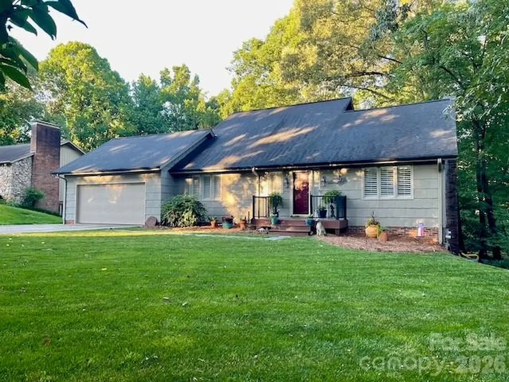 446 17th Avenue Drive NE Hickory NC 28601