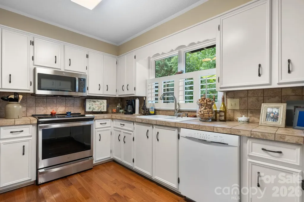 446 17th Avenue Drive NE Hickory NC 28601