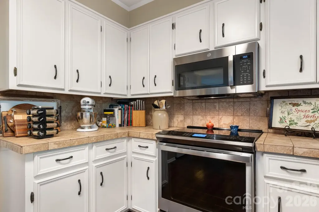 446 17th Avenue Drive NE Hickory NC 28601