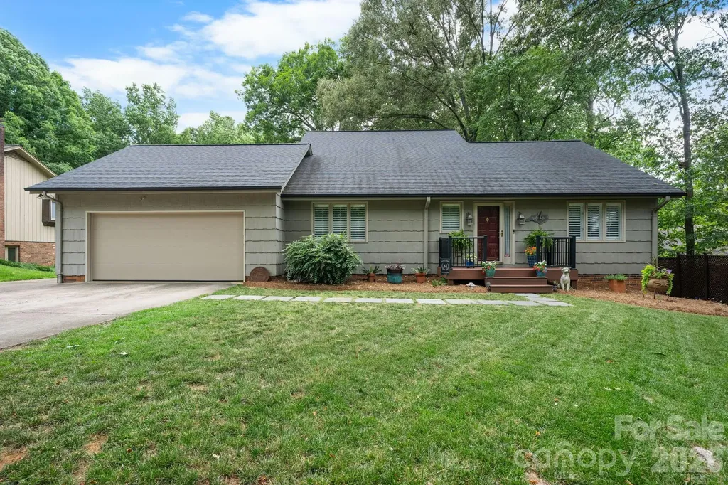 446 17th Avenue Drive NE Hickory NC 28601