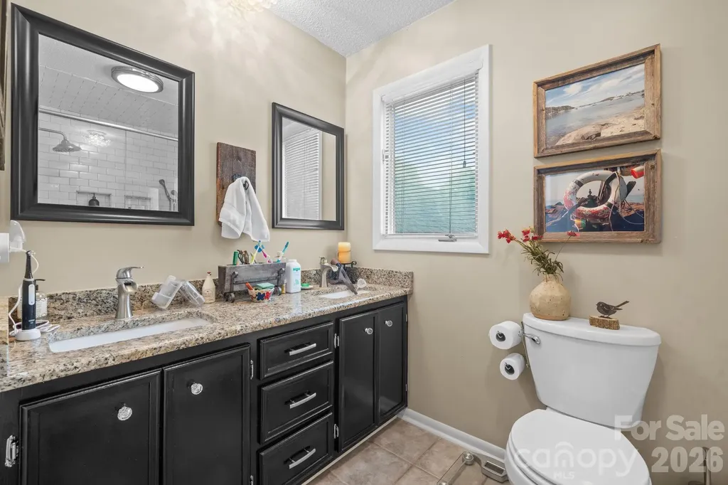 446 17th Avenue Drive NE Hickory NC 28601