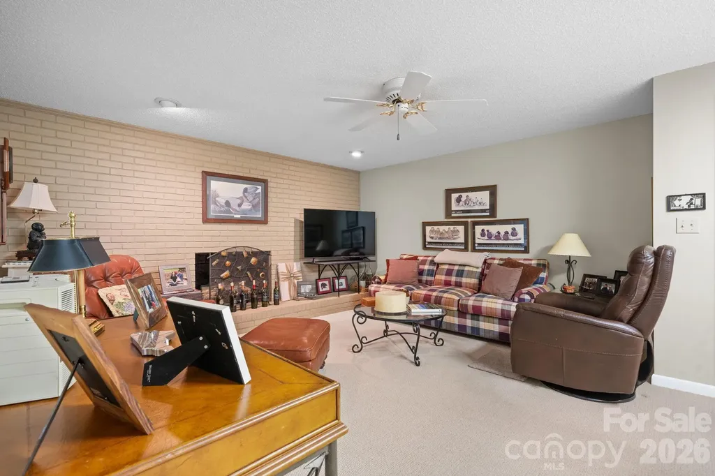 446 17th Avenue Drive NE Hickory NC 28601