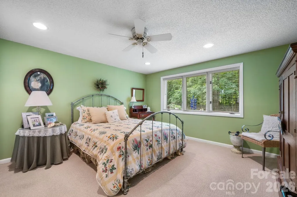 446 17th Avenue Drive NE Hickory NC 28601