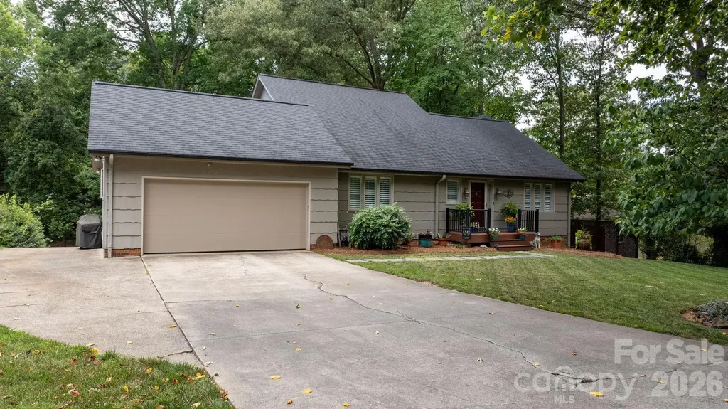 446 17th Avenue Drive NE Hickory NC 28601