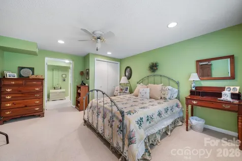 446 17th Avenue Drive NE Hickory NC 28601