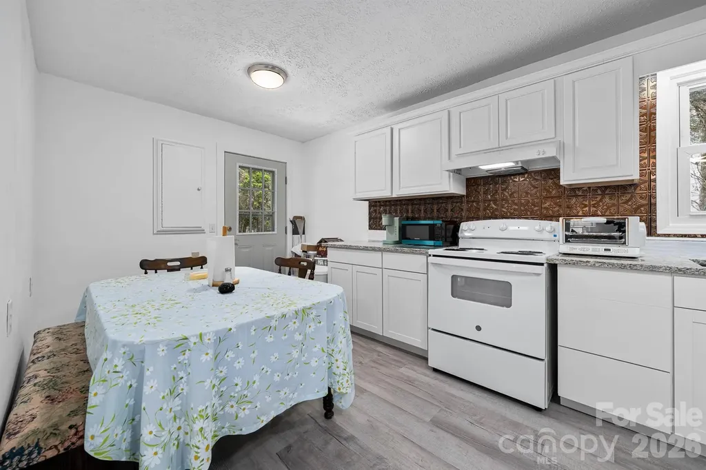 389 Rollins Road Marshall NC 28753