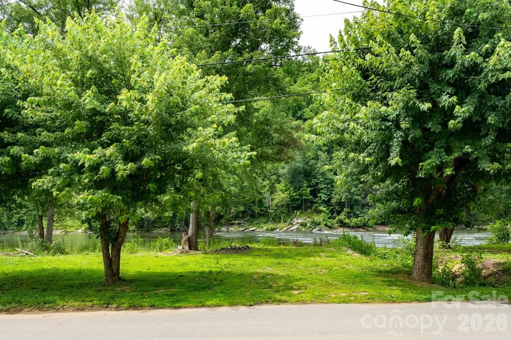 389 Rollins Road Marshall NC 28753