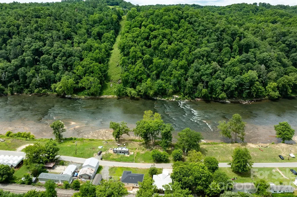 389 Rollins Road Marshall NC 28753