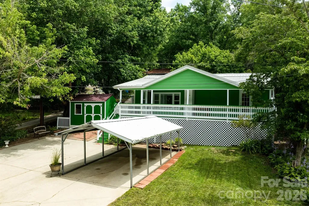 389 Rollins Road Marshall NC 28753
