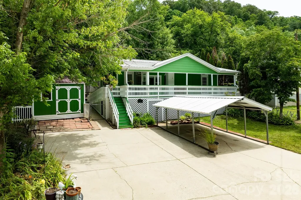 389 Rollins Road Marshall NC 28753