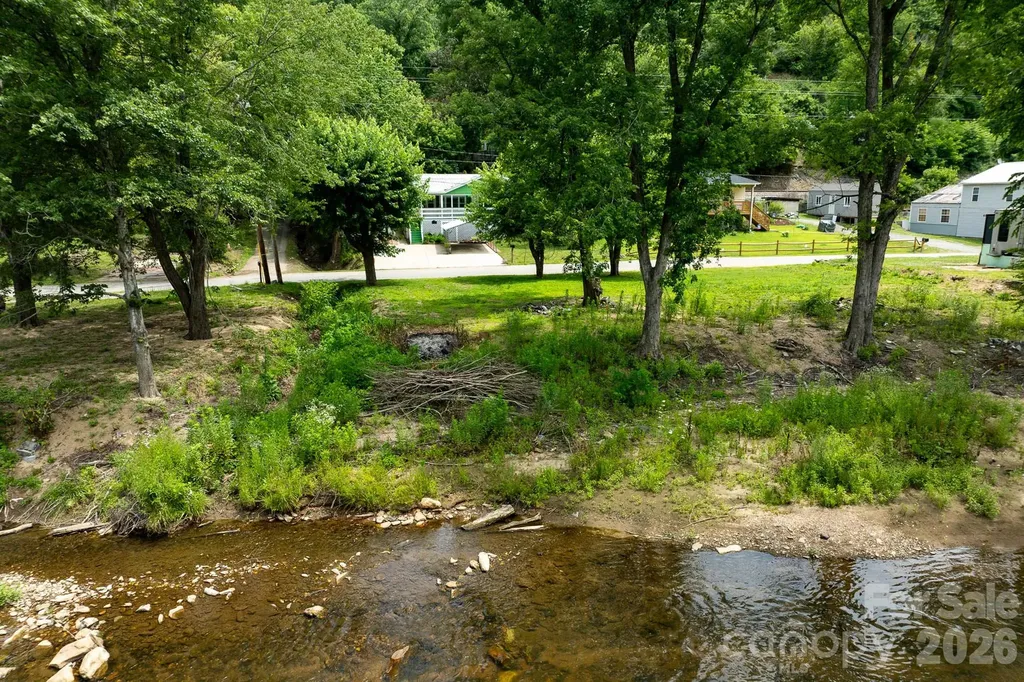 389 Rollins Road Marshall NC 28753