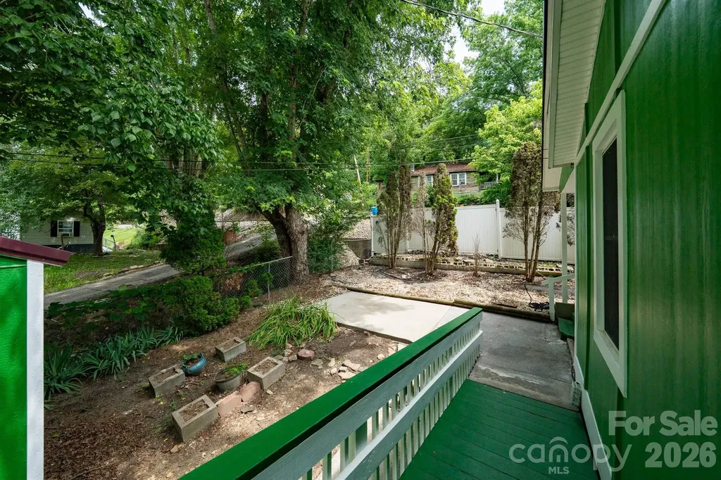 389 Rollins Road Marshall NC 28753