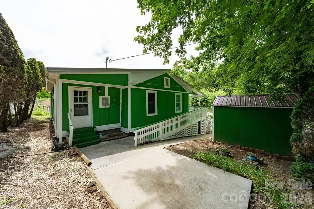 389 Rollins Road Marshall NC 28753