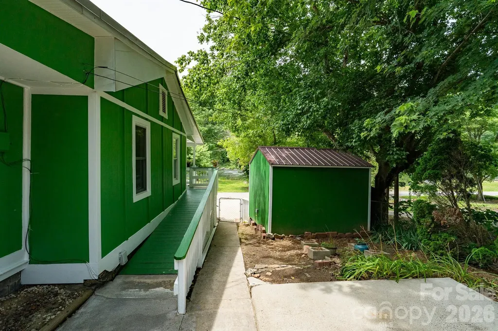 389 Rollins Road Marshall NC 28753