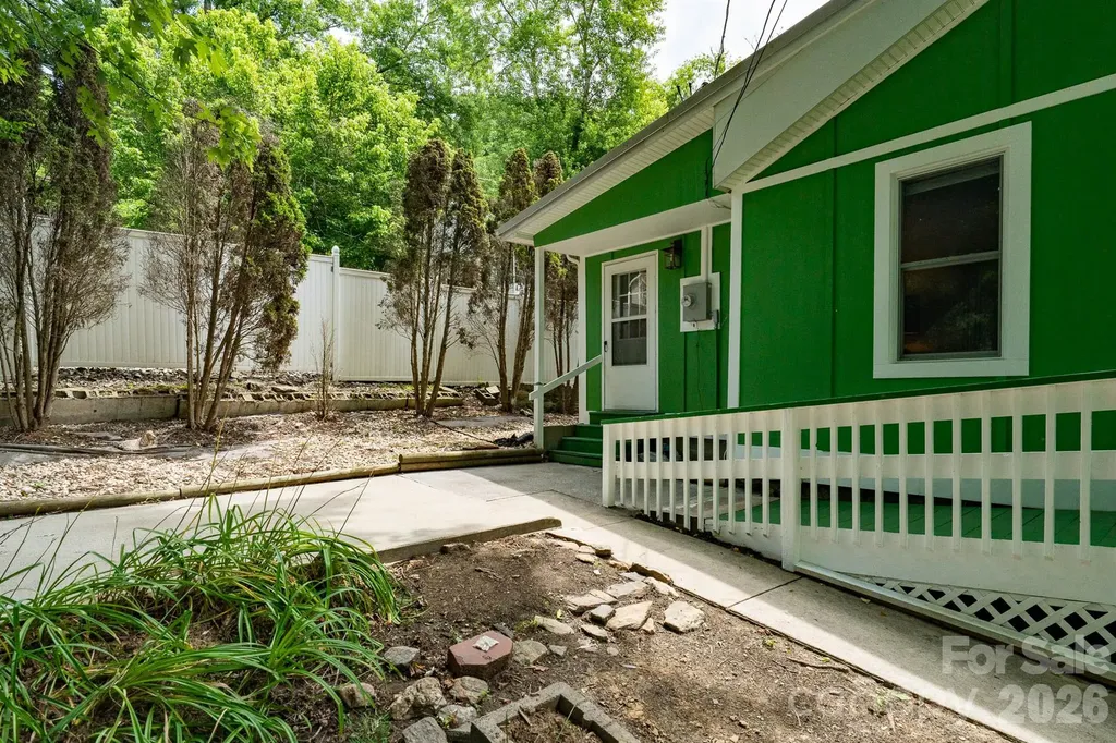 389 Rollins Road Marshall NC 28753