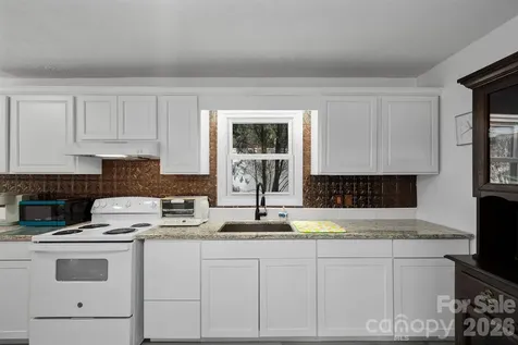 389 Rollins Road Marshall NC 28753
