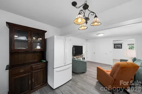 389 Rollins Road Marshall NC 28753