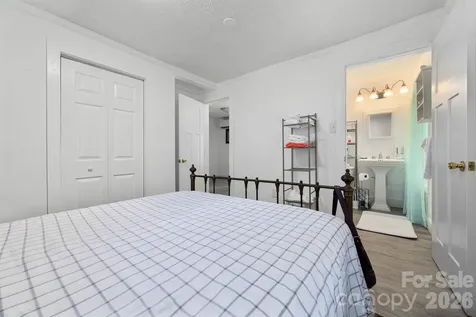 389 Rollins Road Marshall NC 28753