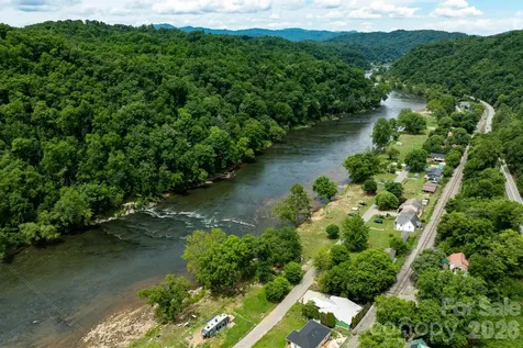 389 Rollins Road Marshall NC 28753